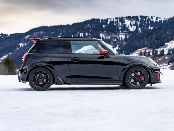 Mini John Cooper Works - Na lodzie i śniegu